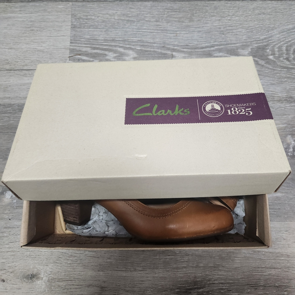 Clarks Tan Women's Heels - Picture 2 of 2